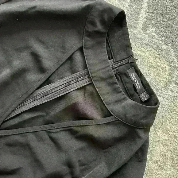 Boohoo black v neck blouse - Picture 2 of 3